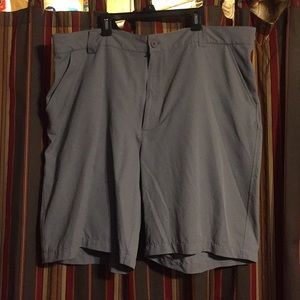 Men’s UA golf shorts